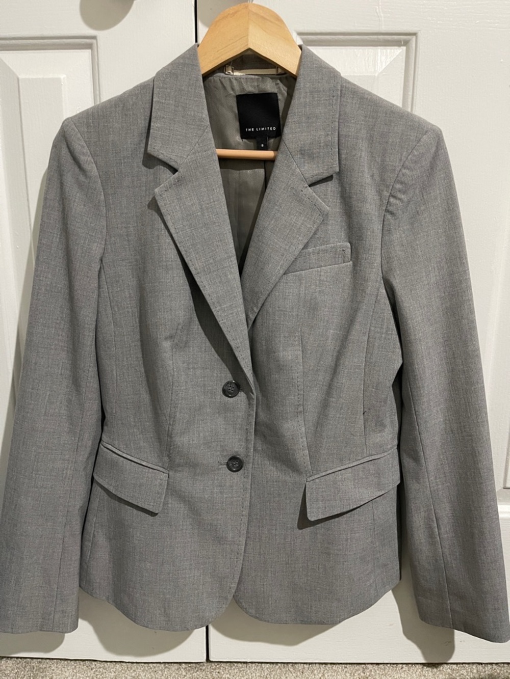The Limited Women's Light Gray Two-Button Blazer - Size 6/8 Excellent Condition